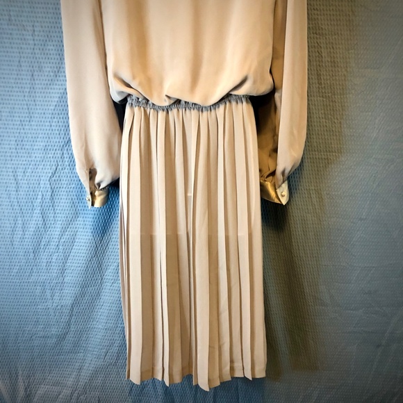 Vintage Dim The Lites Art Deco Silver And Sheer Grey Gown, Size 8 - Picture 16 of 16